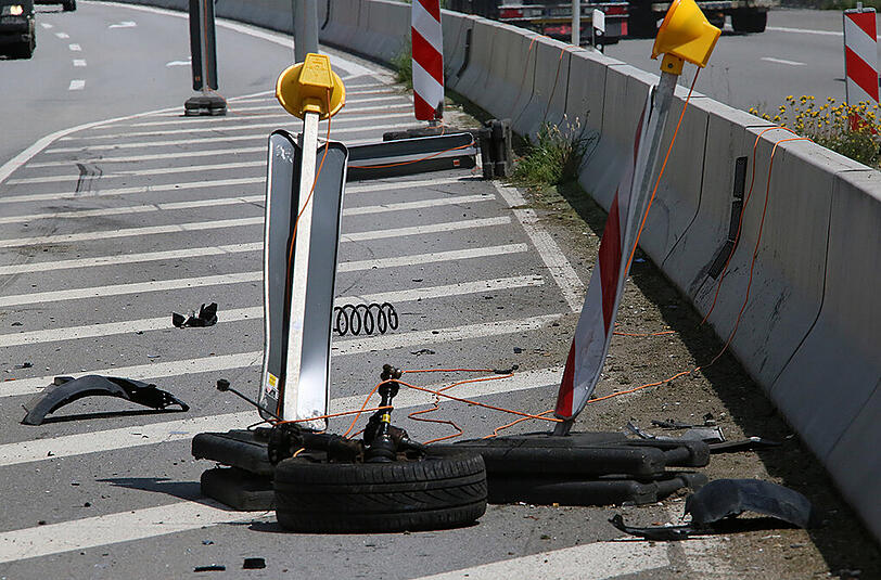 Bilder von der Unfallstelle am Autobahnende Heldenstein.