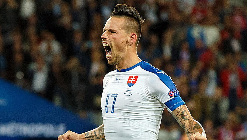Der Superstar der Slowakei, Marek Hamsik, jubelt nach seinem Treffer zum zwischenzeitlichen 2:0. Der Superstar der Slowakei, Marek Hamsik, jubelt nach seinem Treffer zum zwischenzeitlichen 2:0.