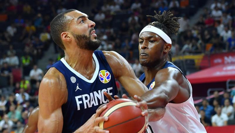 NBA-Center Rudy Gobert (l) führte die Franzosen zum Sieg. NBA-Center Rudy Gobert (l) führte die Franzosen zum Sieg.