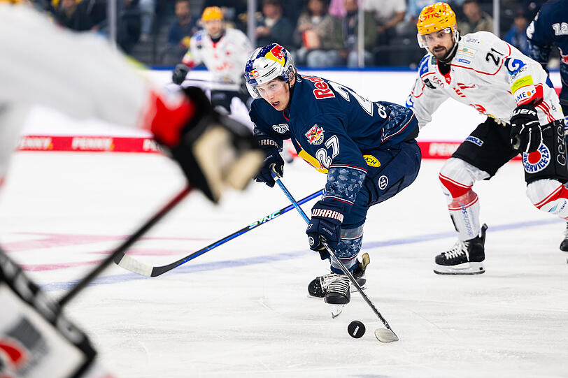 Veit Oswald bei der EHC-Heimpleite gegen Bremerhaven am Puck.