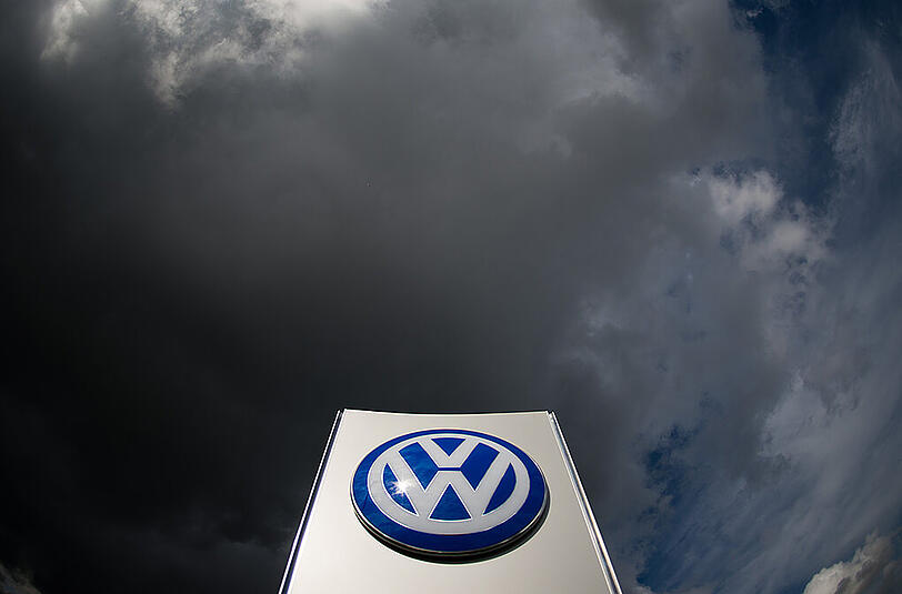 Weltweit muss Volkswagen rund elf Millionen Fahrzeuge mit Diesel-Motoren umrüsten. Foto: Julian Stratenschulte/Archiv