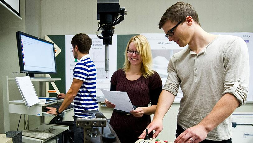 Gemeinsam klappt's am besten: Als Einzelkämpfer kommen Azubis in der Berufsschule nicht besonders weit. Gemeinsam klappt's am besten: Als Einzelkämpfer kommen Azubis in der Berufsschule nicht besonders weit.