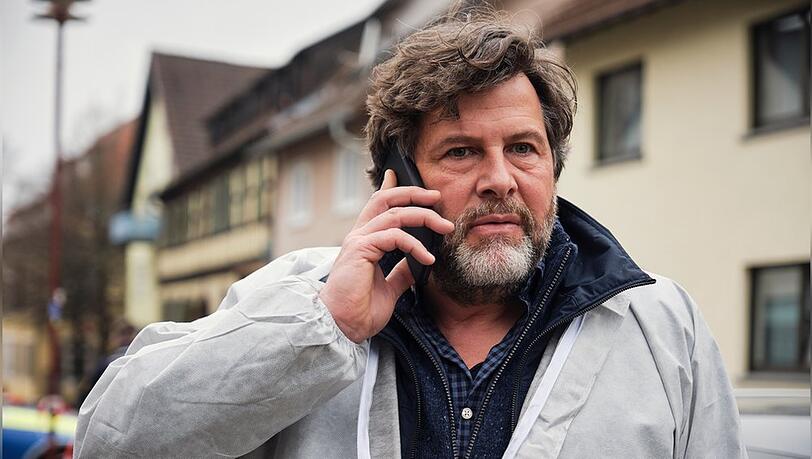 "Tatort: Der Reini": Friedemann Berg (Hans-Jochen Wagner) erhält eine private Nachricht, die ihn völlig aus der Fassung bringt. "Tatort: Der Reini": Friedemann Berg (Hans-Jochen Wagner) erhält eine private Nachricht, die ihn völlig aus der Fassung bringt.