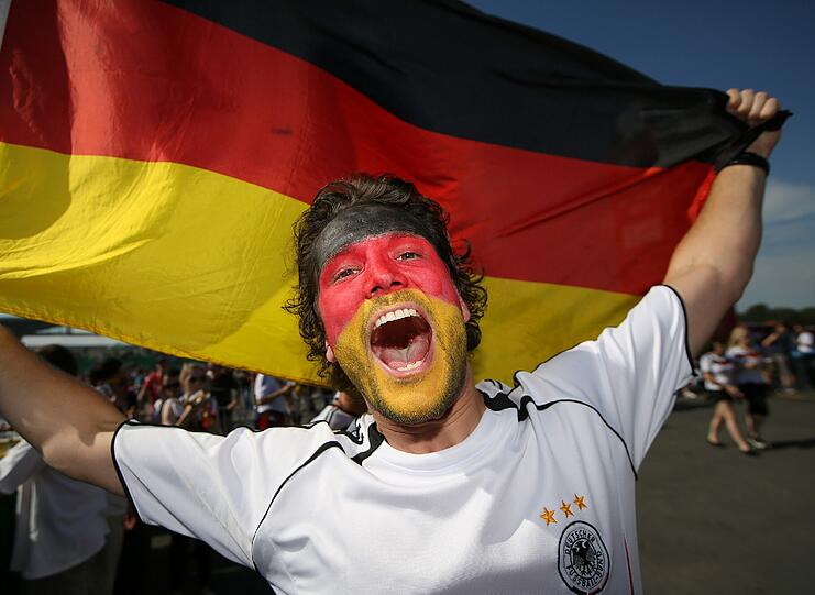 In Hamburg wird beim Fanfest gefeiert.