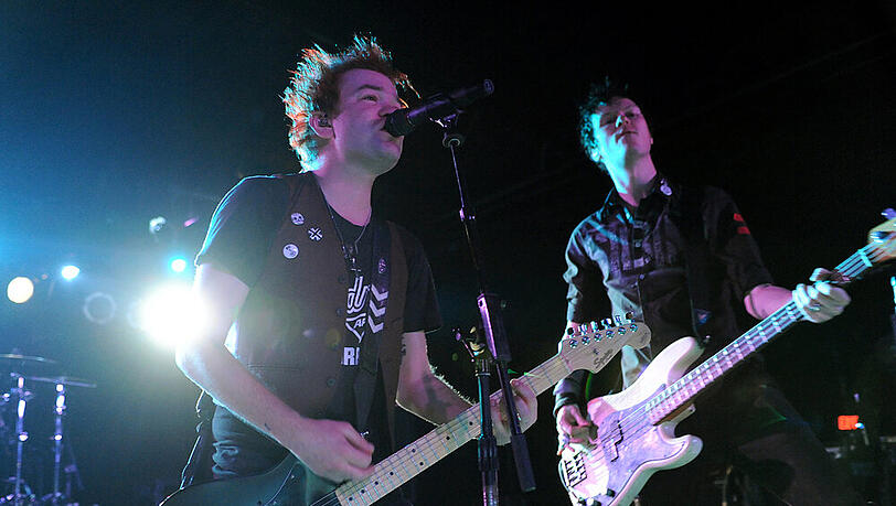 Sum 41 bei einem Auftritt im Jahr 2012 - bald wollen die Punks wieder auf der Bühne stehen