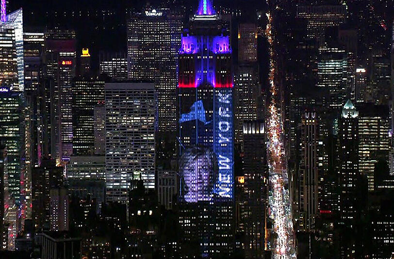 Wahl-Infos auf dem Empire State Building in New York.