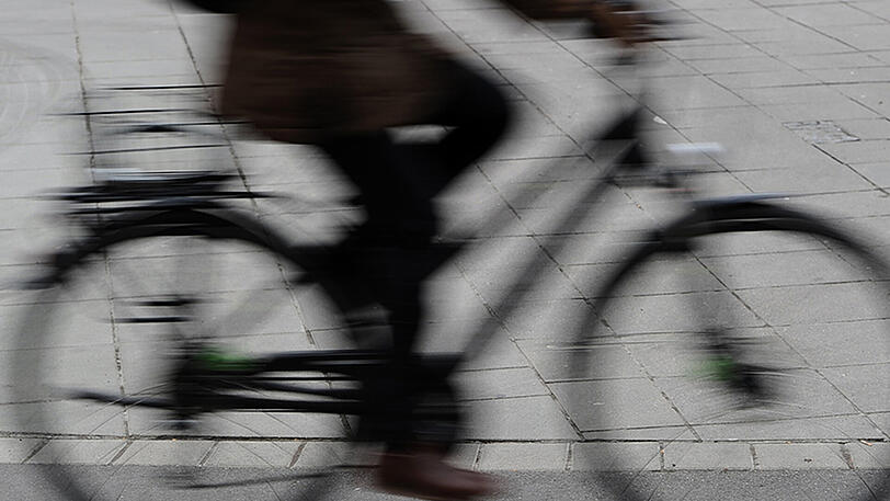 Offenbar war die Frau zu betrunken, um unfallfrei Fahrradfahren zu können.