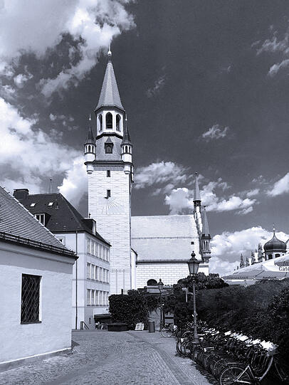 2020: Von derselben Stelle aus hat man den Blick auf das regotisierte Alte Rathaus. Vom Kleinen Rathaus, im Krieg zerstört, fehlt jede Spur.