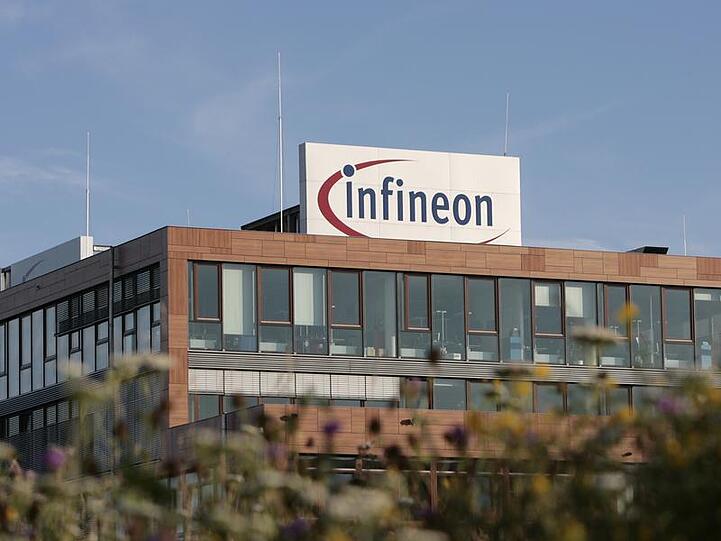 Der Halbleiterkonzern Infineon verhandelt mit dem US-Rivalen Intel über den Verkauf seiner Sparte für Mobilfunkchips.