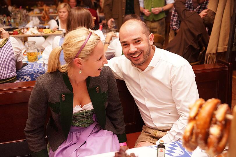 Wiesn-Halbzeit: Immer wenn es noch knapp ein halbes Jahr bis zum Oktoberfest ist, feiern die Münchner im Franziskaner. Die Bilder vom sexy Wiesn-Warm-up.