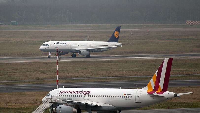 Eine Gruppe Schüler aus Hamburg ist am Tag nach dem Unglück mit Germanwings züruck nach Deutschland gereist (Symbolbild). Eine Gruppe Schüler aus Hamburg ist am Tag nach dem Unglück mit Germanwings züruck nach Deutschland gereist (Symbolbild).