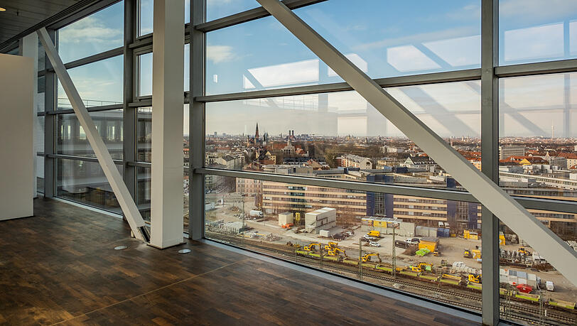 Wohnen mit Aussicht? Hier in den "Ten Towers" am Leuchtenbergring werden vielleicht Büros zu Wohnungen umgebaut.