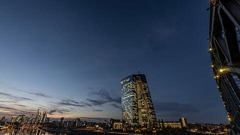 Die Europ&auml;ische Zentralbank (EZB) bleibt in Sachen Zinsen in Lauerstellung. (Archivbild)