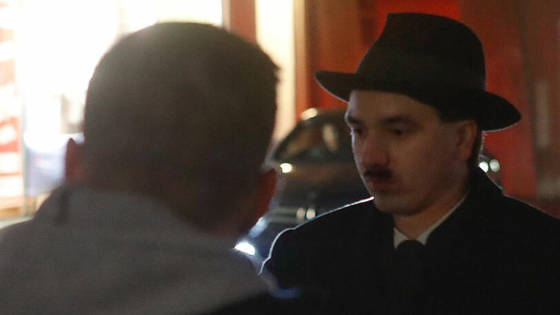 Verhaftung von "Harald Hitler" in Braunau. Die Bilder.