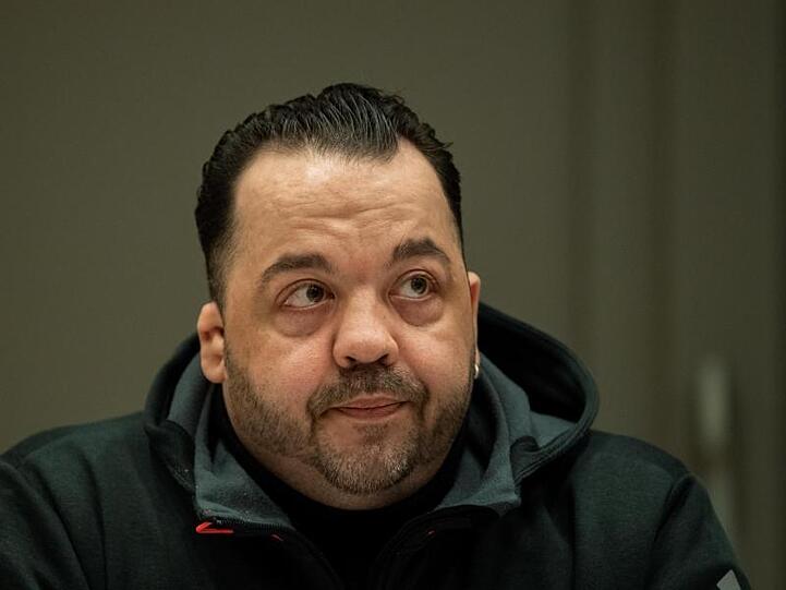 Niels Högel, angeklagt wegen Mordes an 100 Patienten an den Kliniken in Delmenhorst und Oldenburg, im Gerichtssaal.