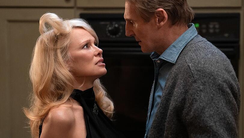 Pamela Anderson und Liam Neeson - die Stars der neuen "Die nackte Kanone".
