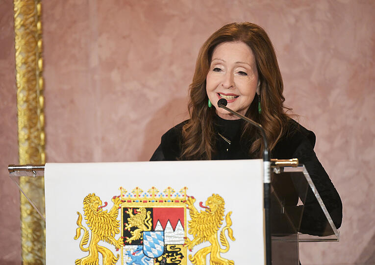 Vicky Leandros sieht den Bayerischen Verdienstorden auch als Ansporn, sich künftig weiter für Menschen einzusetzen, die nicht "auf der Sonnenseite des Lebens stehen".