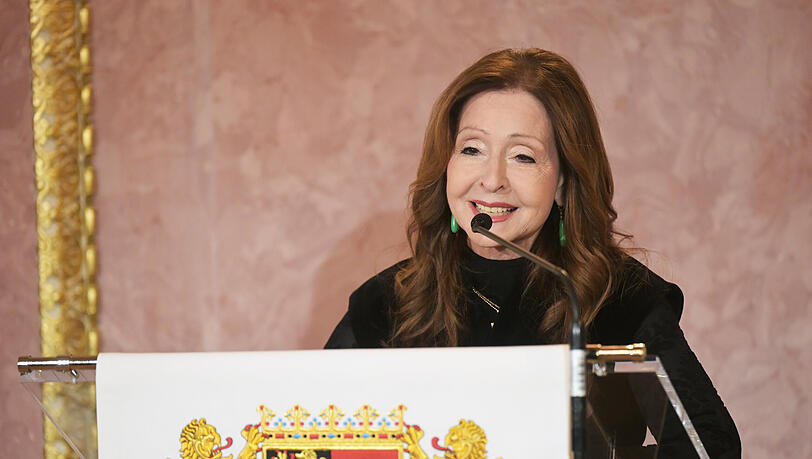 Vicky Leandros sieht den Bayerischen Verdienstorden auch als Ansporn, sich künftig weiter für Menschen einzusetzen, die nicht "auf der Sonnenseite des Lebens stehen".