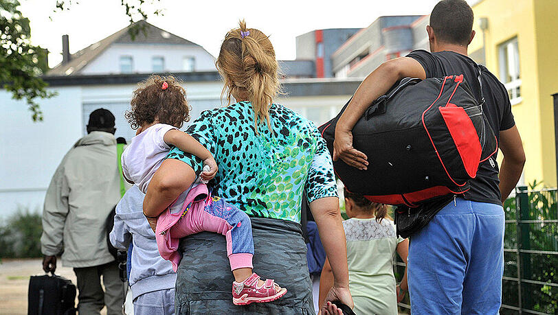 In Deutschland willkommen? Flüchtlinge in einer Aufnahmeeinrichtung. In Deutschland willkommen? Flüchtlinge in einer Aufnahmeeinrichtung.