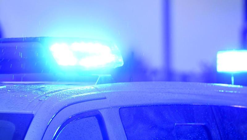 Ein Polizeiwagen mit eingeschaltetem Blaulicht. Foto: Carsten Rehder/dpa/Archivbild Ein Polizeiwagen mit eingeschaltetem Blaulicht. Foto: Carsten Rehder/dpa/Archivbild