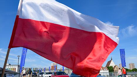 Polen beginnt ab Montag mit Grenzkontrollen zu Deutschland - das könnte zu Staus führen. Das Bundesinnenministerium will Staus durch deutsche Kontrollen vermeiden.