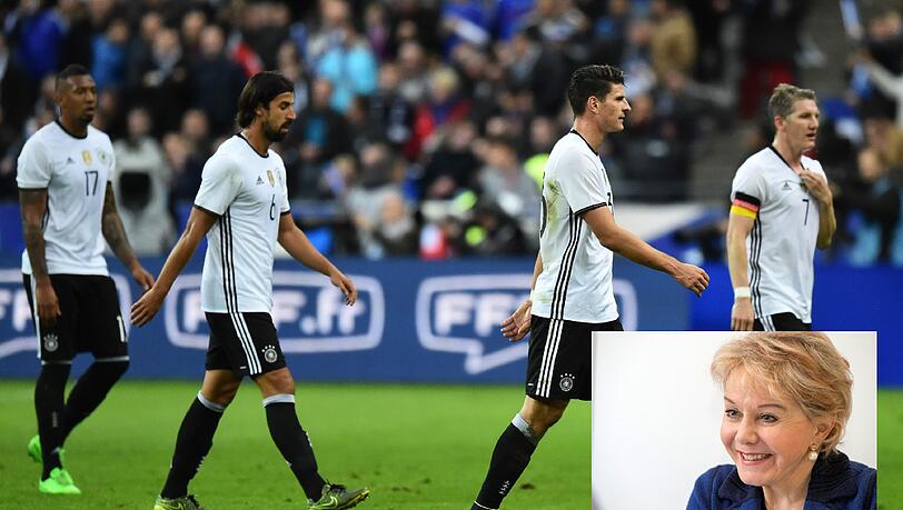 Wurden beim Länderspiel in Paris unmittelbar mit dem Terror konfrontiert: Die Nationalspieler um Jerome Boateng, Sami Khedira, Mario Gomez und Bastian Schweinsteiger (v.l.).
