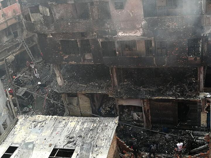 Bei dem Großbrand wurden mehrere Dutzend Menschen getötet.