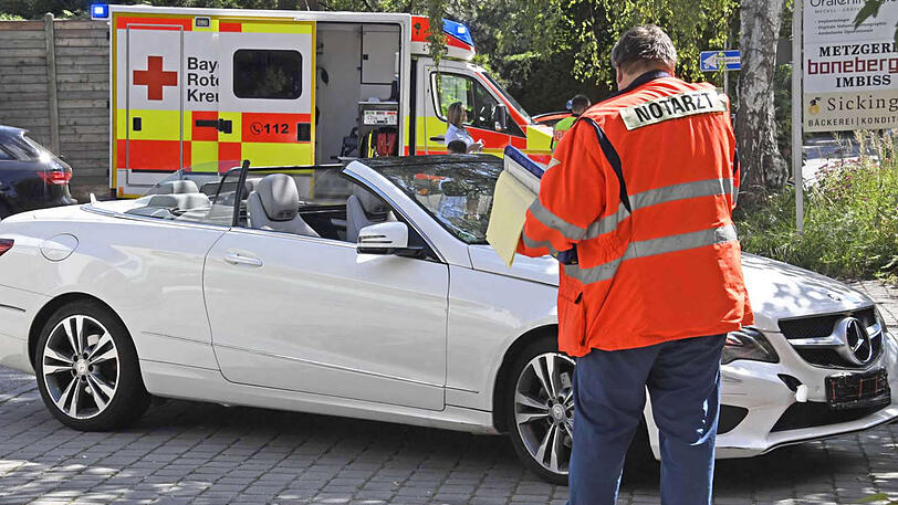 Der Unfallwagen wurden ebenfalls leicht beschädigt.