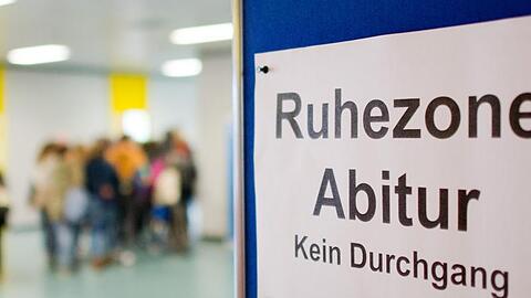 Eine Absage der Abiturprüfungen wird es nun möglicherweise in Schleswig-Holsten doch nicht geben.