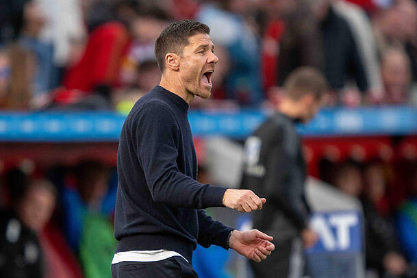 Bekam nach der Partie gegen Kiel sein Fett von Didi Hamann ab: Xabi Alonso und seine Werkself. Bekam nach der Partie gegen Kiel sein Fett von Didi Hamann ab: Xabi Alonso und seine Werkself.