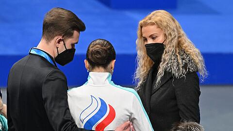 Eteri Tutberidse ist die Trainerin der russischen Eiskunstläuferin Kamila Walijewa.