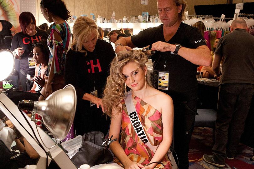 Miss Kroatien 2011: Natalija Prica wird für ihren Auftritt frisiert.