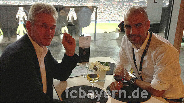 Treffen im Business-Club der Allianz Arena vor dem WM-Qualifikationsspiel der DFB-Auswahl gegen Österreich: Jupp Heynckes (l.) und Pep Guardiola. Foto: fcbayern.de