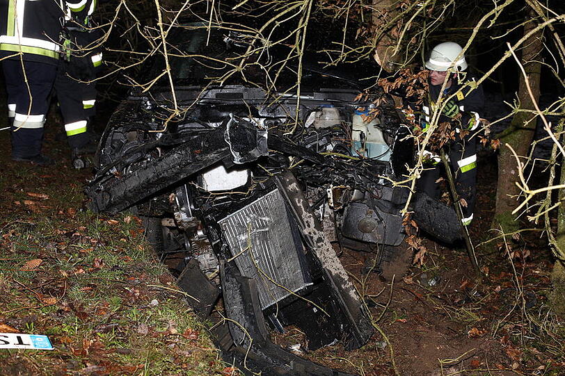 Unfassbares Glück hatte eine 19-Jährige, die diesen Unfall unverletzt überlebte.