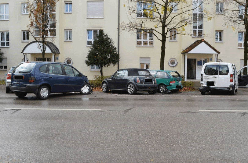 Beim Wenden übersah der Golffahrer den ankommenden Renault.
