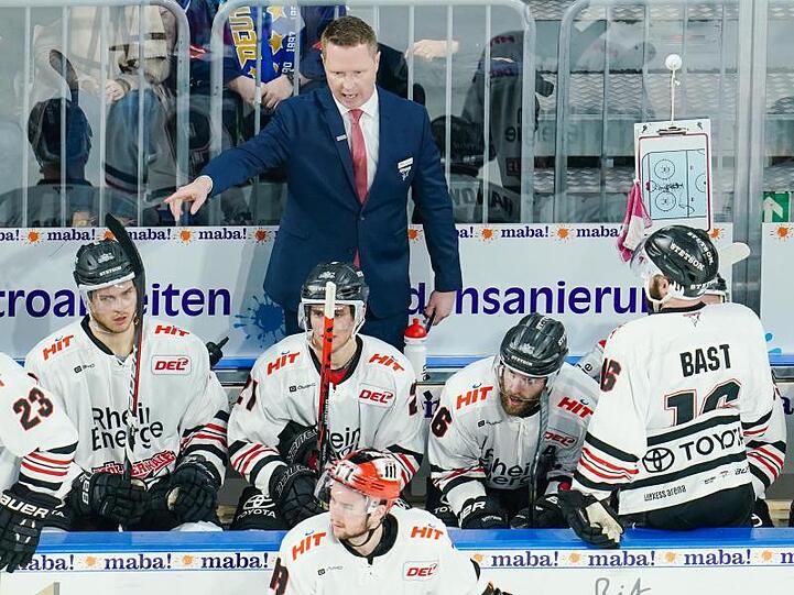 Die Kölner Haie um Trainer Mike Stewart verloren erneut.