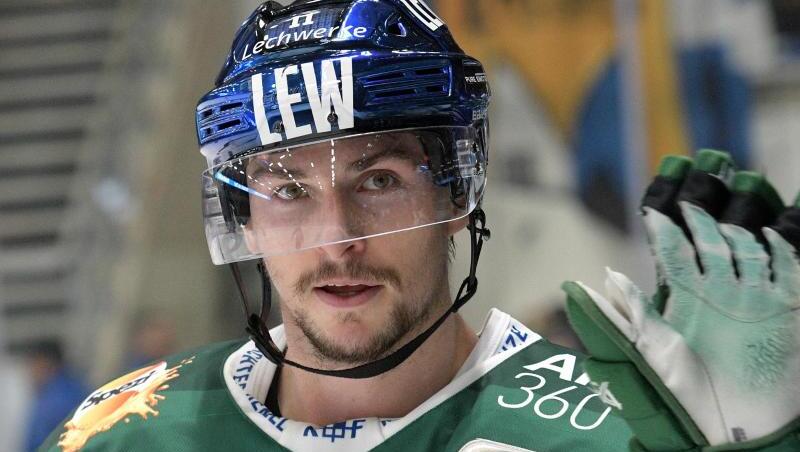 Augsburgs Adam Payerl, hier nach dem Spiel gegen den EHC Red Bull München. Foto: Stefan Puchner/Archivbild