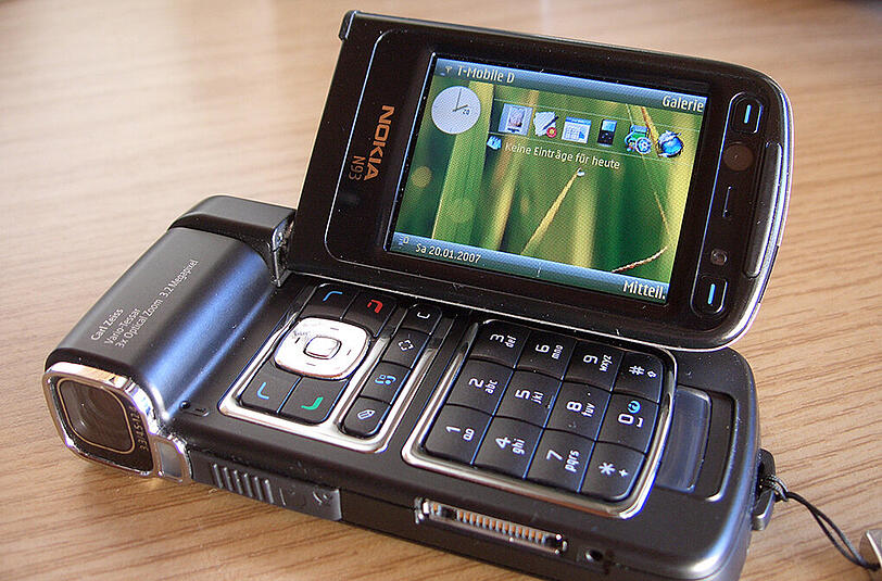 Zum Spatenstich des BER das absolut beste "Smartphone", das es auf dem Markt gab: Das Nokia N93.