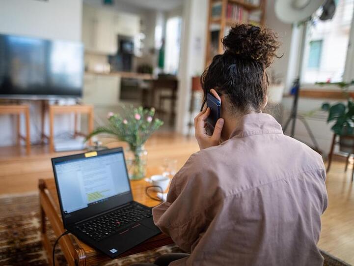 Arbeitnehmer sind im Homeoffice produktiver und weniger gestresst.