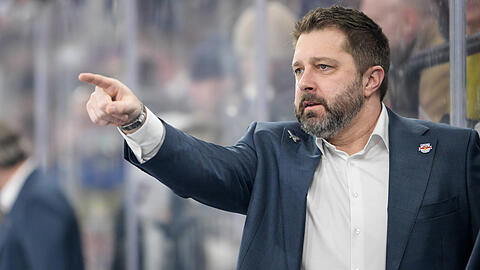 Freut sich &uuml;ber jeden R&uuml;ckkehrer, wei&szlig; aber auch um die notwendige Zeit der Wiedereingliederung: EHC-Trainer Oliver David.
