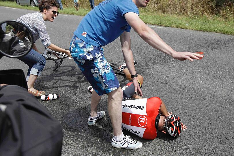Tour der Leiden: Eine Sturzserie überschattet die Frankreich-Rundfahrt 2011. Die Bilder.