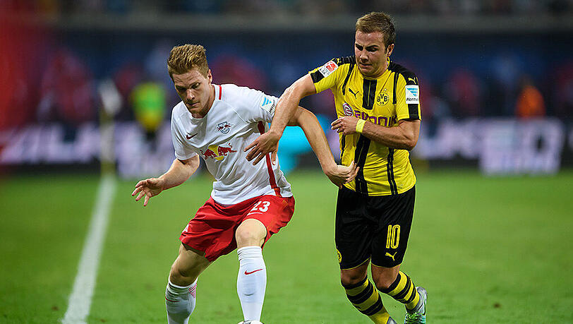 Dortmund-Rückkehrer Mario Götze (rechts) wurde bei seinem Saisondebüt in der 71. Minute ausgewechselt. Dortmund-Rückkehrer Mario Götze (rechts) wurde bei seinem Saisondebüt in der 71. Minute ausgewechselt.