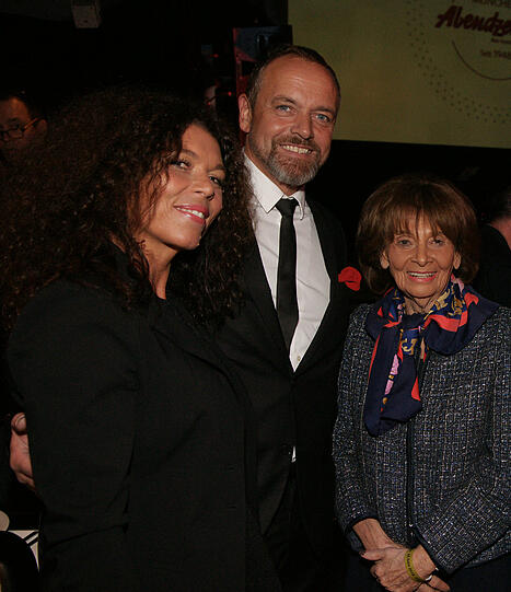 Charlotte Knobloch mit AZ-Chefredakteur Michael Schilling und seiner Martina.