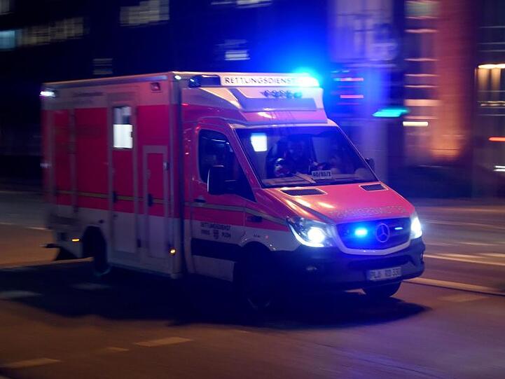 Die Frau, die in der Neujahrsnacht in Schönberg zusammenbrach, ist offenbar von einem Projektil getroffen worden.