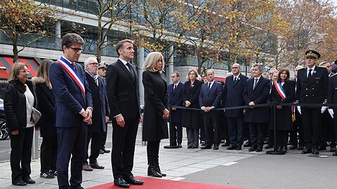 Pr&auml;sident Macron wird an Gedenkveranstaltungen an allen Anschlagsorten teilnehmen.