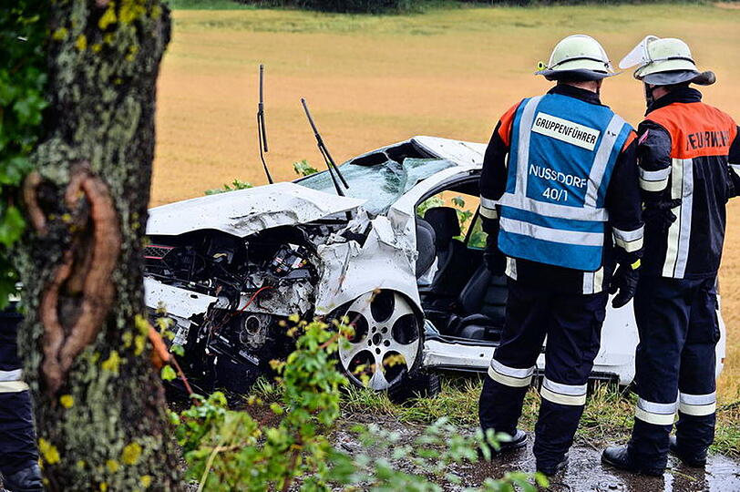 Nach dem Unfall mit seinem Golf GTI musste der Unfallfahrer mit dem Hubschrauber ins Krankenhaus geflogen werden.