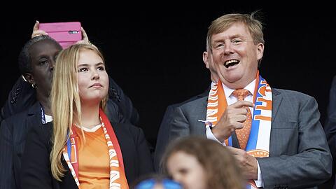Besuchen gemeinsam das Stadion: Amalia und Vater Willem-Alexander