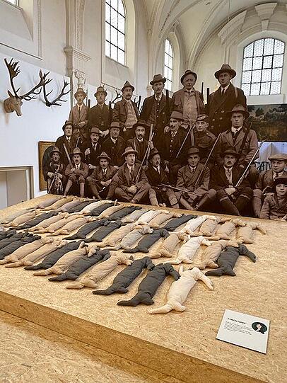 Jagd-Gesellschaft mit "Beute".