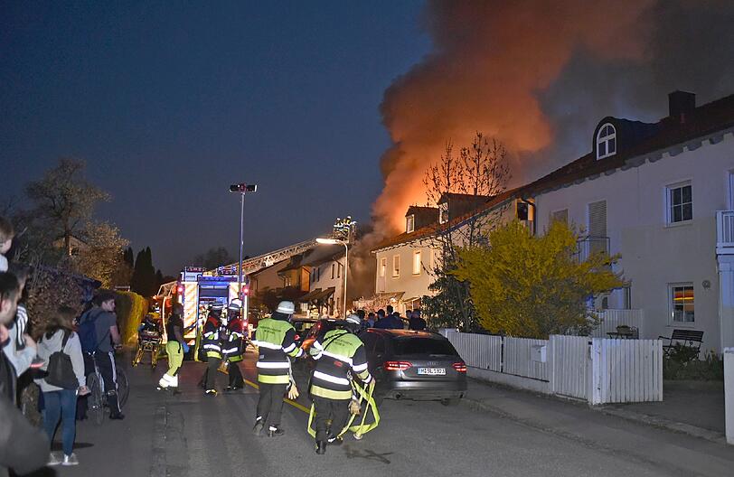 80 Feuerwehrleute kämpften rund eine Stunde gegen die Flammen.