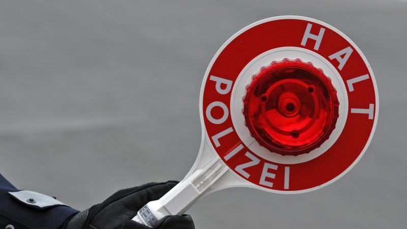 Der gestoppte Autofahrer auf der A8 war sturzbetrunken. Der gestoppte Autofahrer auf der A8 war sturzbetrunken.
